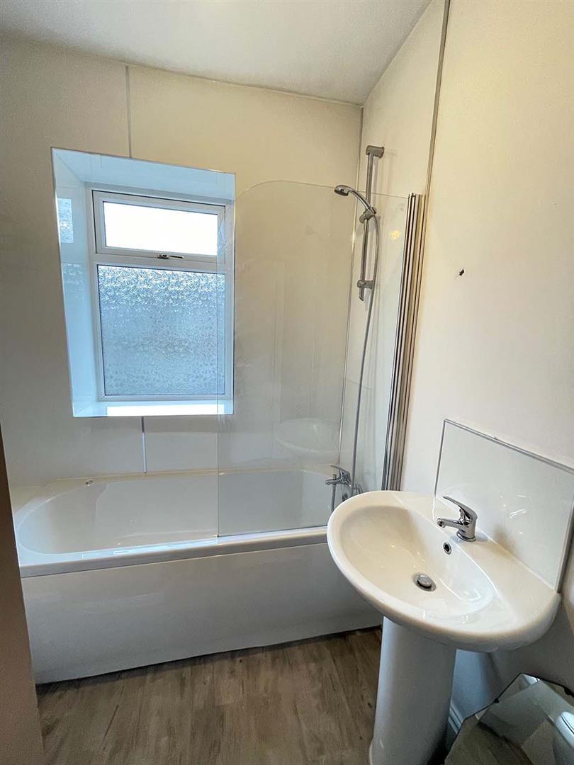 3 bedroom terraced house Let Agreed in Barnoldswick - IMG_8319.jpg